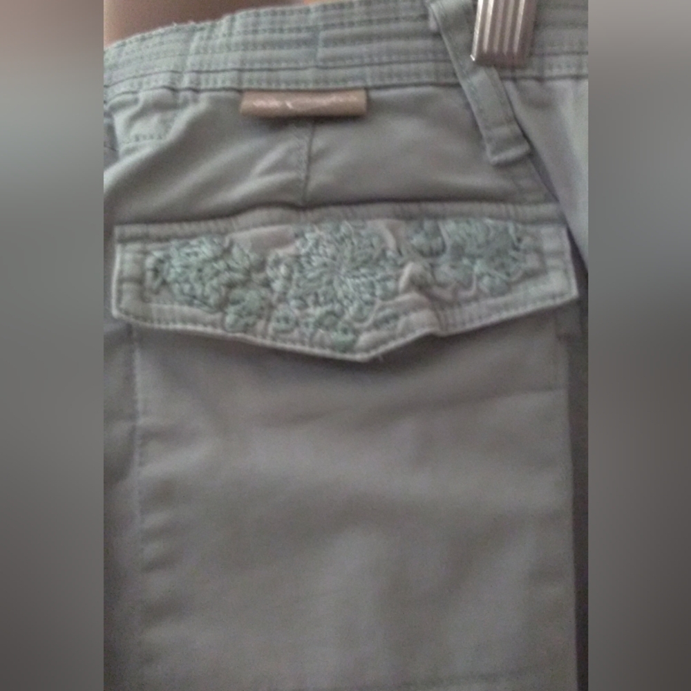 LIKE NEW GREEN PANTS or CAPRIS BY CANDIES DECOR. PKT/ (SNAP TO CAPRI) SZ. JR 11 - Picture 9 of 11